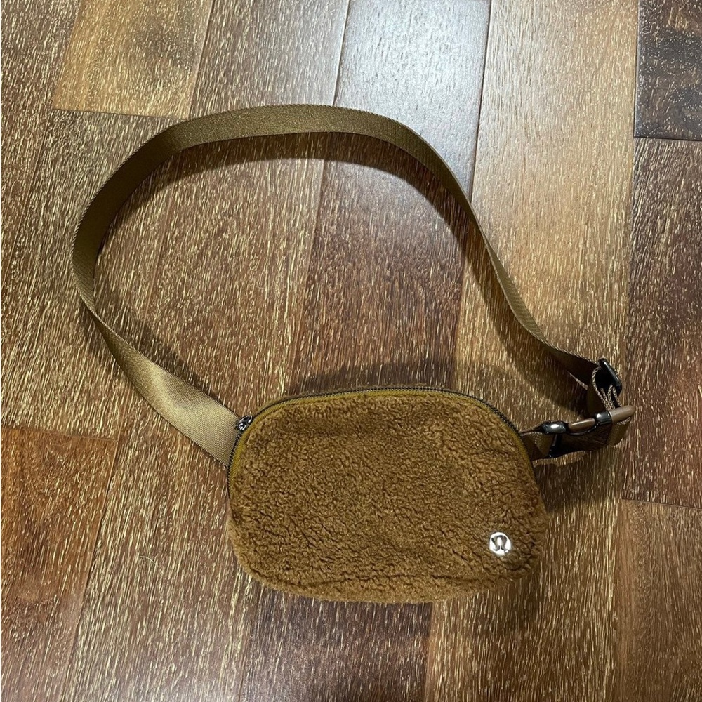 Everywhere Fleece Belt Bag